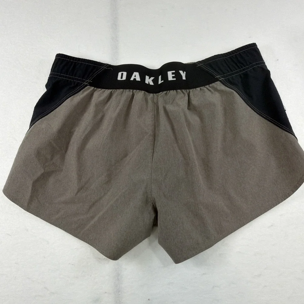 Oakley gray black